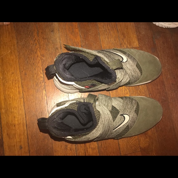 Lebron 16 - Picture 3 of 3